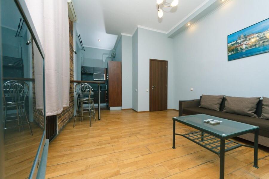 Apartments In Center Metro Olimpiyskay Velyka Vaselkivska Street Kijev Kültér fotó