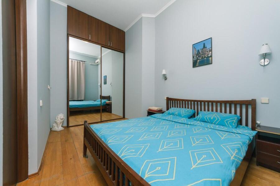 Apartments In Center Metro Olimpiyskay Velyka Vaselkivska Street Kijev Kültér fotó